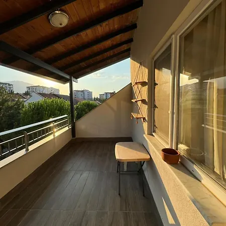 Detached House With Garden In Center *