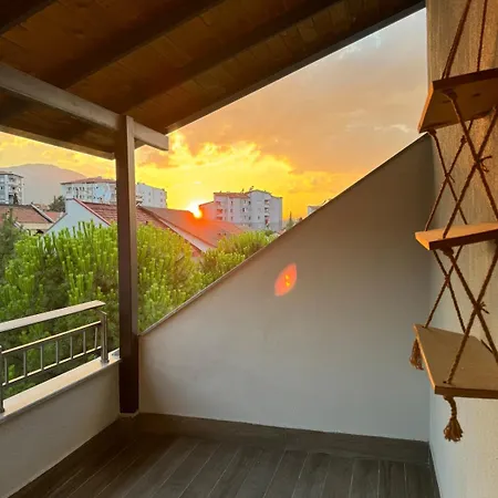 Detached House With Garden In Center * 데니즐리