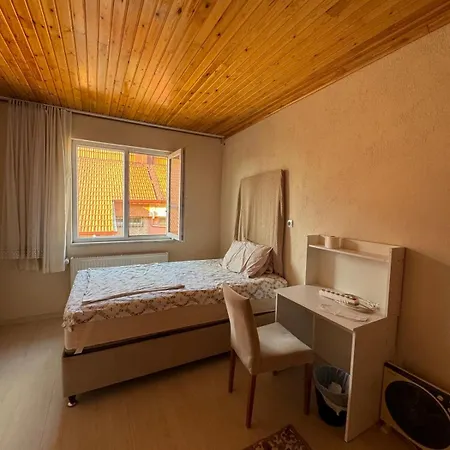 빌라 Detached House With Garden In Center *