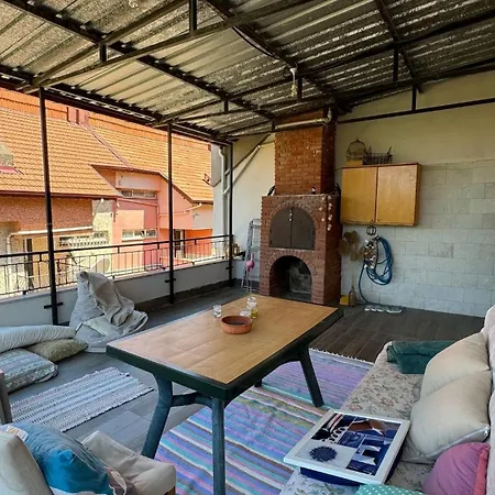 Detached House With Garden In Center * 데니즐리