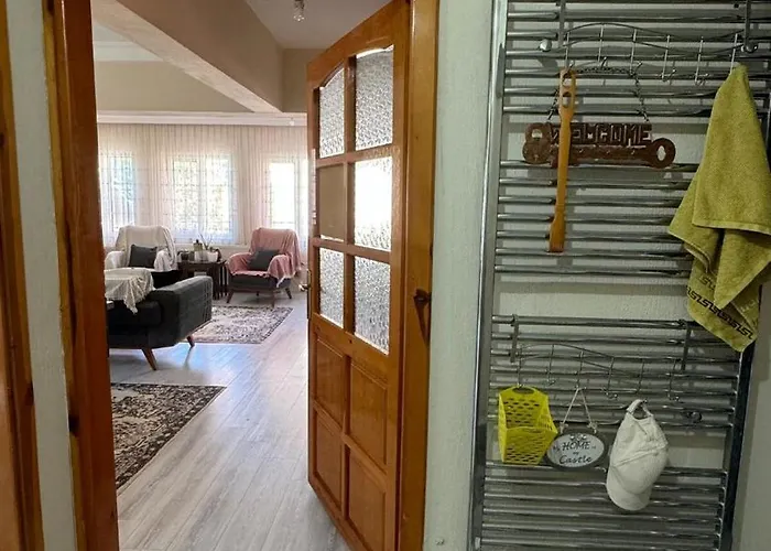 Vilă Detached House With Garden In Center