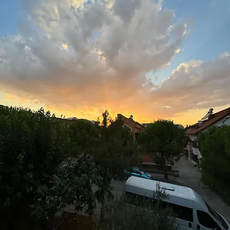 Вилла Detached House With Garden In Center Деницли