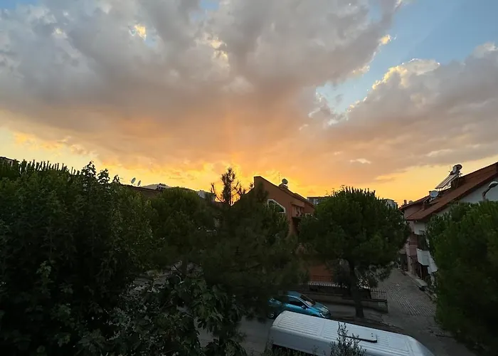 Villa Detached House With Garden In Center Denizli