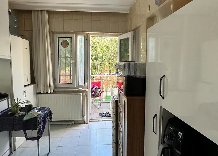 Detached House With Garden In Center *