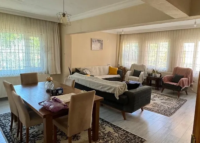 Detached House With Garden In Center Denizli