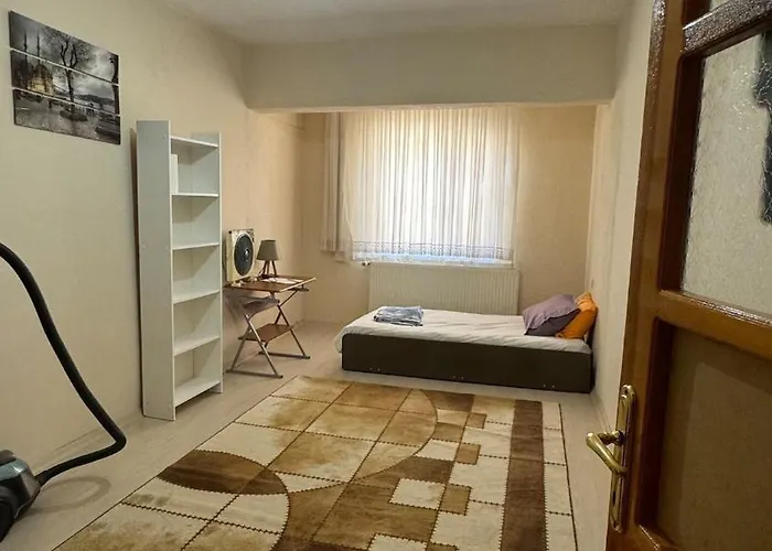 Detached House With Garden In Center Vila *